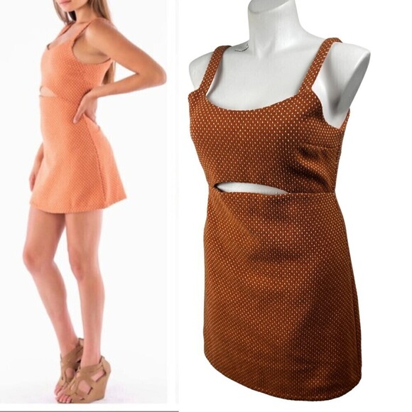 First Monday Lollypop Swiss Dot Size L Knit Cut Out Retro Sheath NEW Mini Dress - Picture 16 of 16